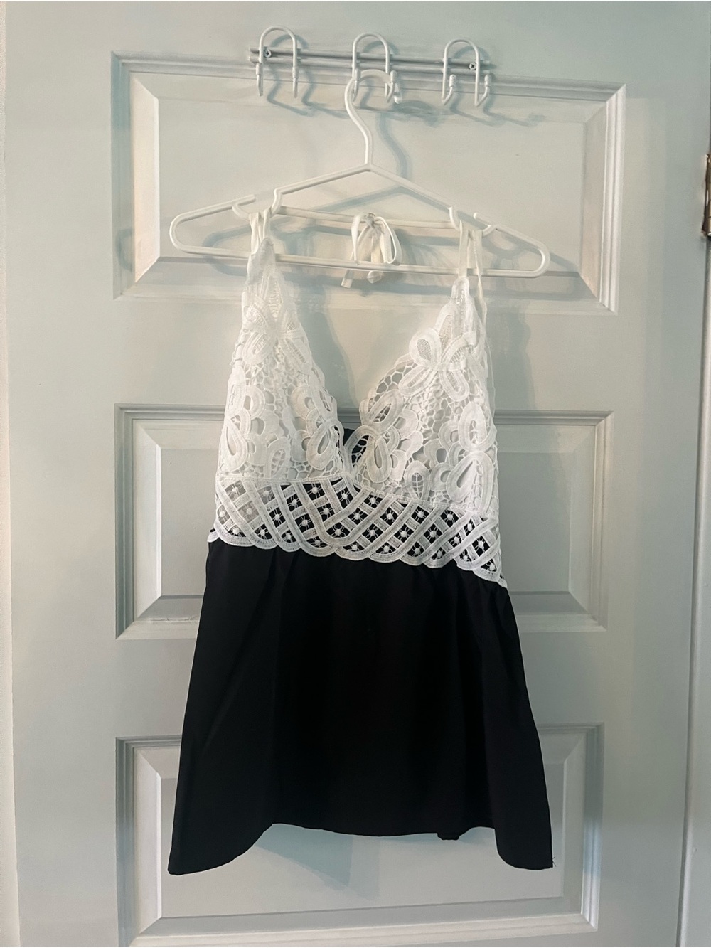NWOT crochet lace white & black tank top size medium